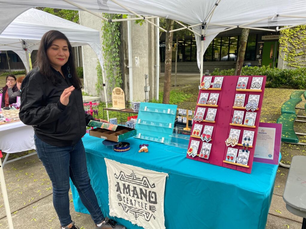 Somos Mujeres Latinas Mercadillo May 2024