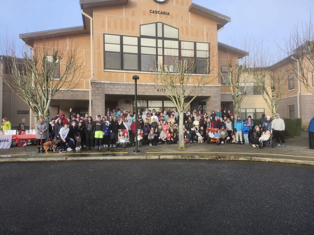 A large group of adults and children standing in front of Cascade Elementary, all of whom are participating in the Annual Turkey Trot. A run/walk event in Ferndale held yearly.